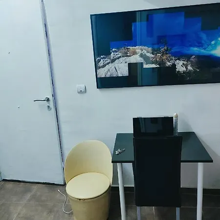 Nice Flat Within Walking Range To The Beach Apartment