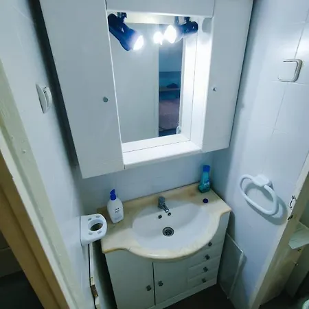 Nice Flat Within Walking Range To The Beach Apartment