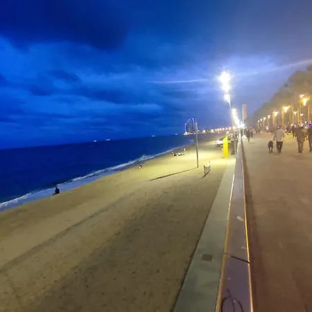 Nice Flat Within Walking Range To The Beach Appartamento Barcellona