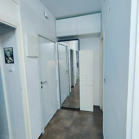 Appartamento Nice Flat Within Walking Range To The Beach